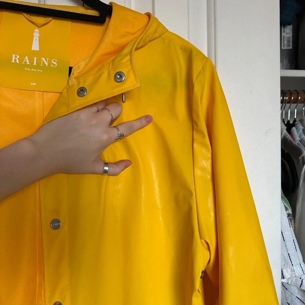 RAINS yellow rain jacket - Picture 5 of 6